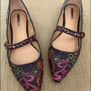 TAHARI TAPESTRY MARY JANE FLATS